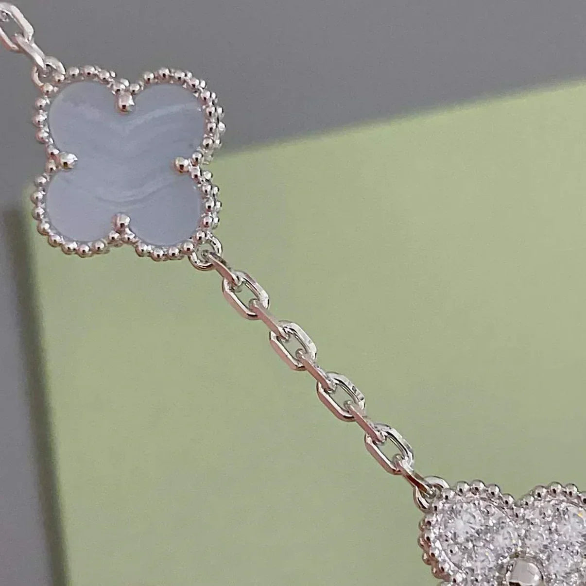 [Dawnora Jewelry] CLOVER 5 MOTIF PURPLE CHALCEDONY BRACELET COLLECTION