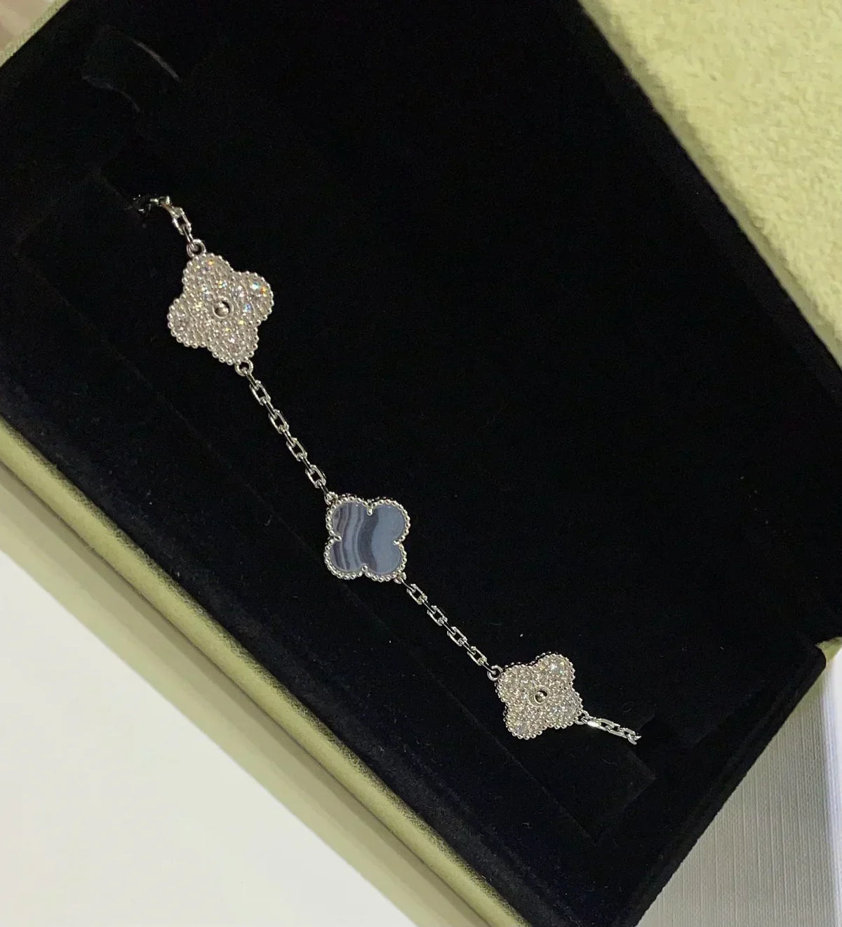 [Dawnora Jewelry] CLOVER 5 MOTIF PURPLE CHALCEDONY BRACELET COLLECTION