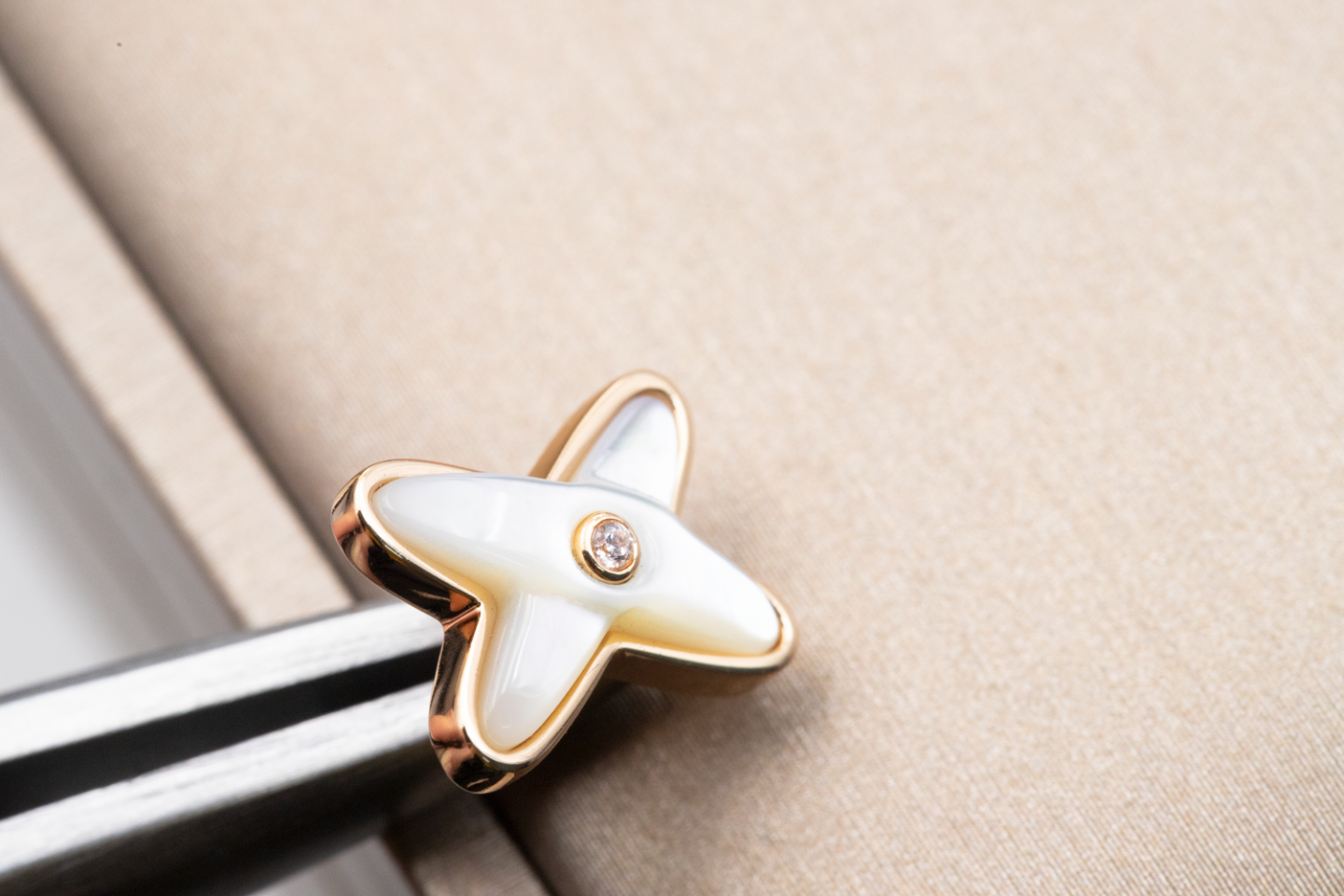 [Dawnora Jewelry]JEUX DE WHITE MOP ROSE GOLD DIAMOND EARRINGS