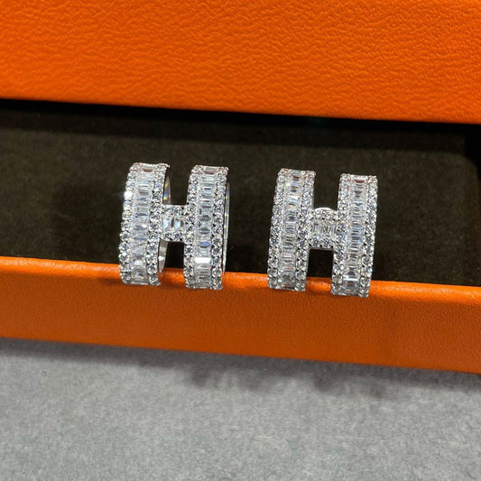 [Dawnora Jewelry]H STUD EARRINGS WITH SILVER DIAMONDS