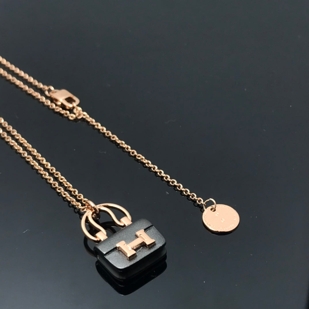 [Dawnora Jewelry]WOMEN'S HM AMULETTES CONSTANCE PENDANT NECKLACE