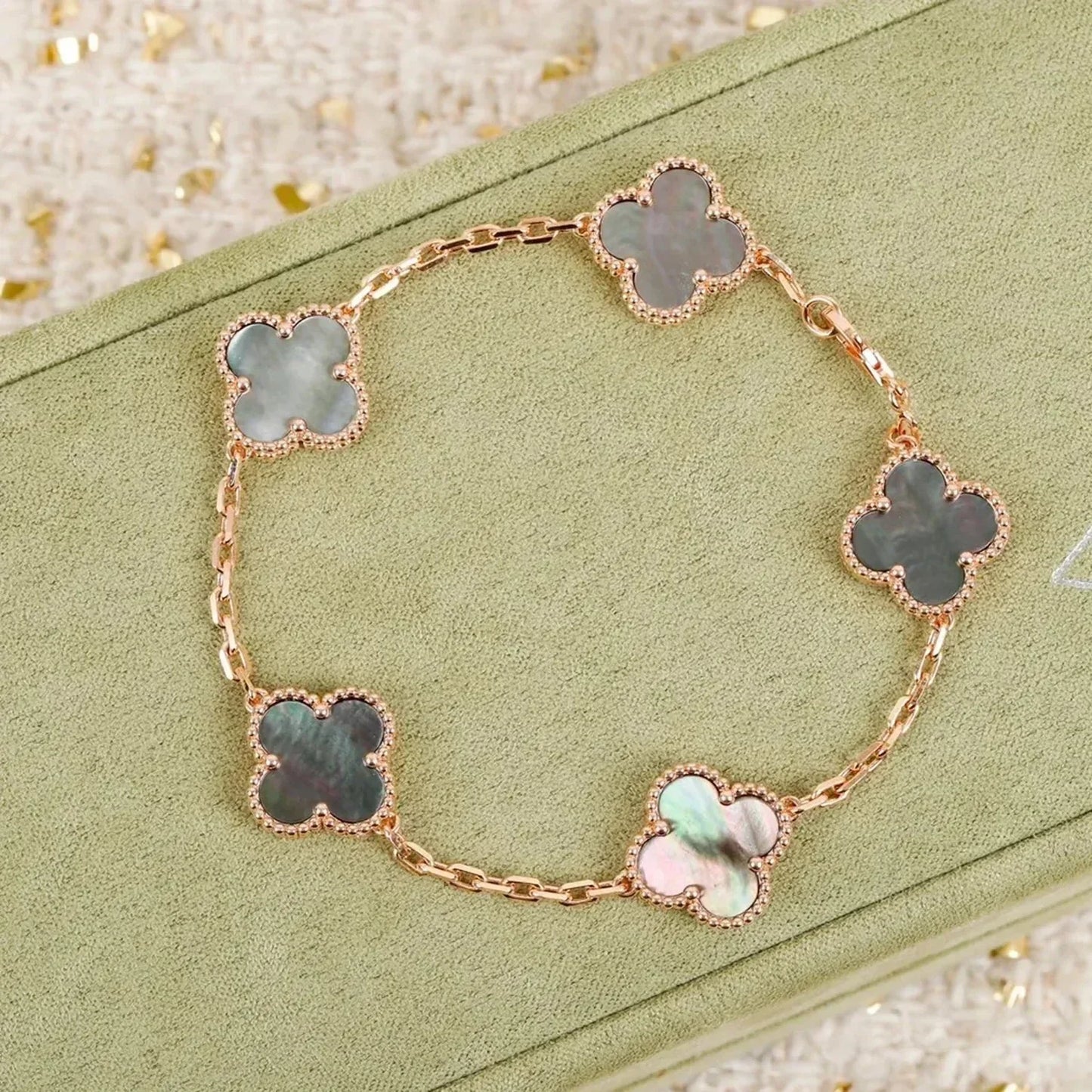 [Dawnora Jewelry] CLOVER 5 MOTIF GRAY MOP BRACELET COLLECTION
