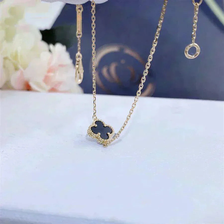 [Dawnora Jewelry]CLOVER ONYX SINGLE FLOWER BRACELET