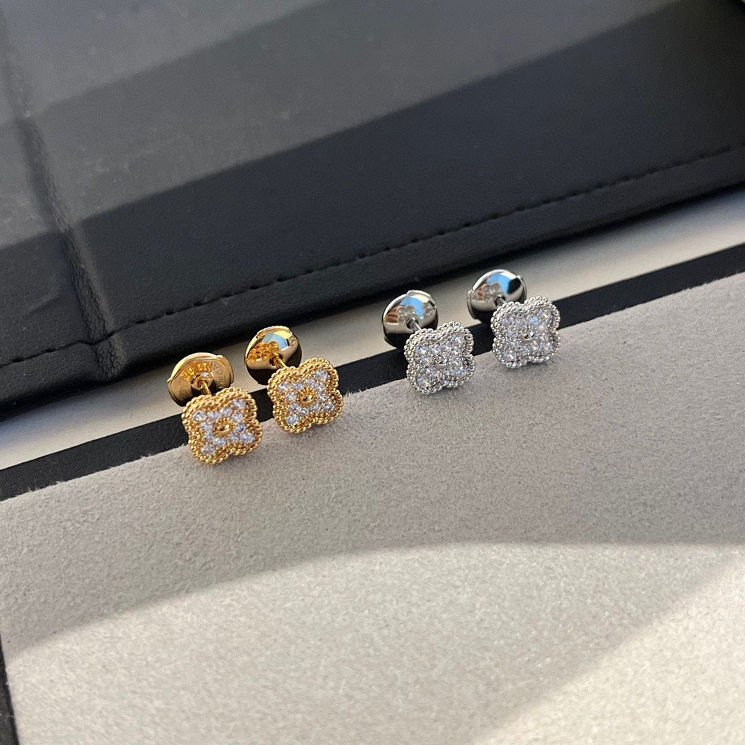 [Dawnora Jewelry]CLOVER MINI DIAMOND STUD EARRINGS