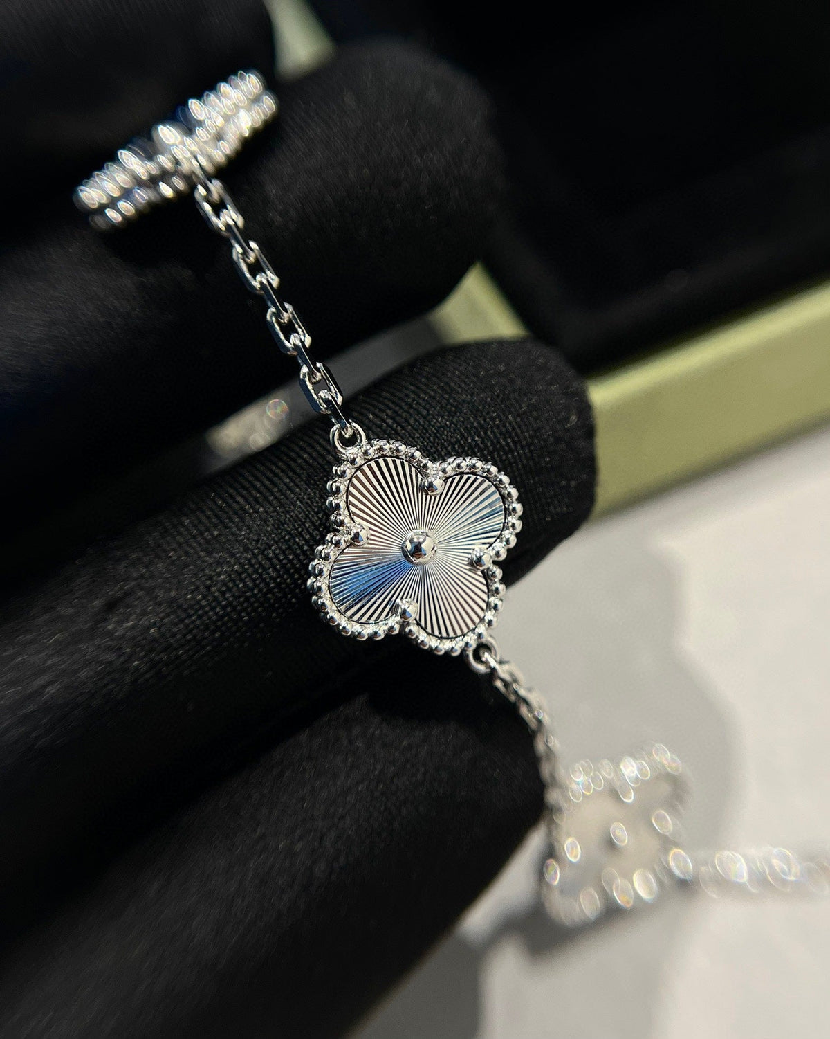 [Dawnora Jewelry] CLOVER 5 MOTIF LASER BRACELET COLLECTION