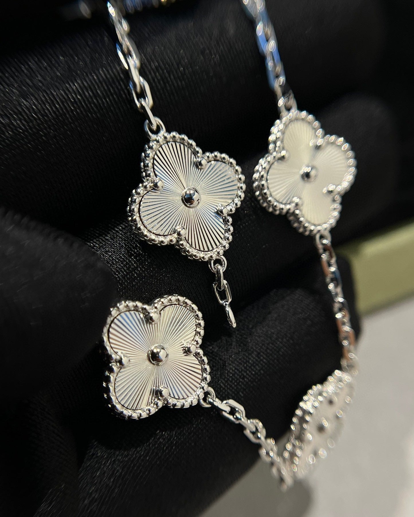 [Dawnora Jewelry] CLOVER 5 MOTIF LASER BRACELET COLLECTION