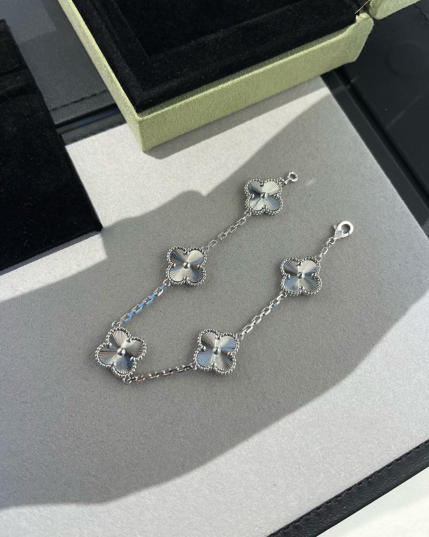 [Dawnora Jewelry] CLOVER 5 MOTIF LASER BRACELET COLLECTION